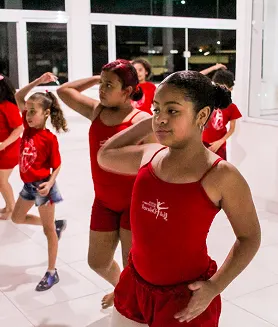 Aulas de Hip Hop com movimentos urbanos